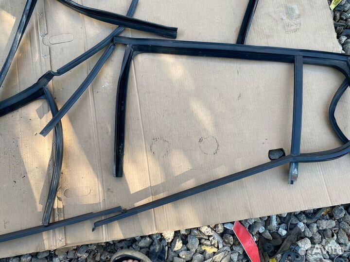 Уплотнитель стекла Skoda Fabia 2