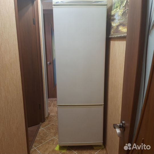 Холодильник бу pozis