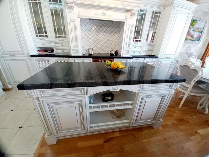 3-к. квартира, 140 м², 7/10 эт.