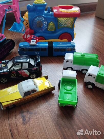 Игрушки коробкой Машинки