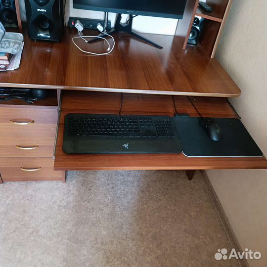 Компьютерный стол