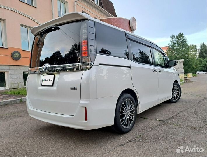 Toyota Voxy 1.8 CVT, 2014, 212 000 км