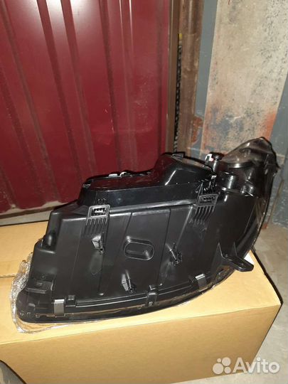 Фара передняя на мерседес 639