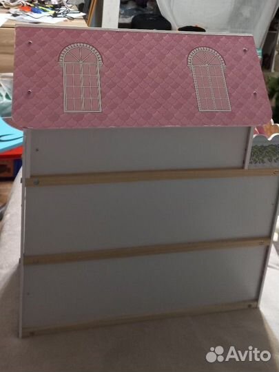 Большой кукольный домик с мебелью