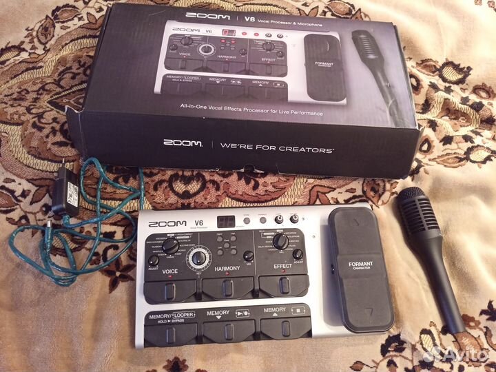 Вокальный процессор Zoom V6-SP с микрофоном