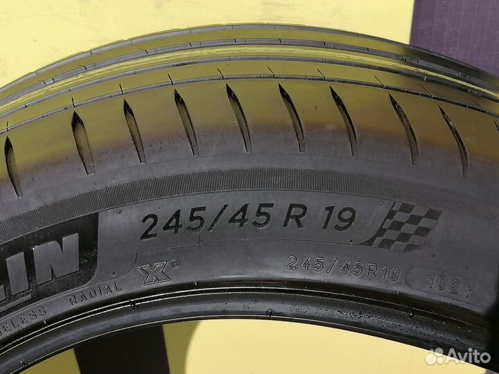 Michelin Pilot Sport 4 245/45 R19