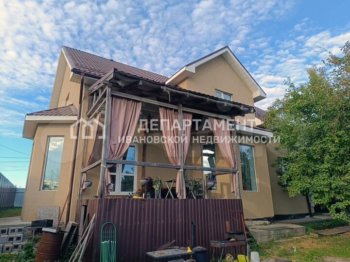 Коттедж 311 м² на участке 6,8 сот.