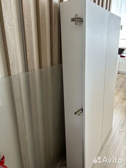 Шкаф над инсталляцией