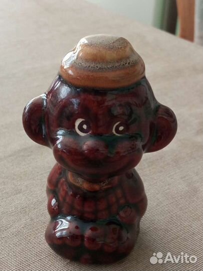 Фигурка - обезьянка в отличном состоянии