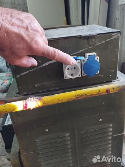 Электрогенератор армейский