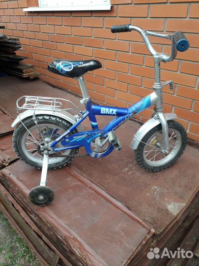 Детский велосипед со вспомогат колёсами