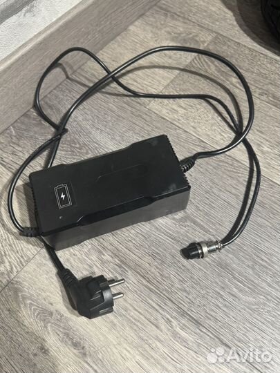 Зарядное устройство 58.8V 4А и 3 A