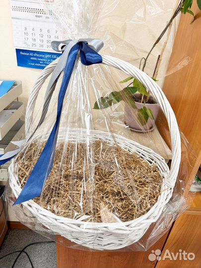 Корзина плетеная для подарков