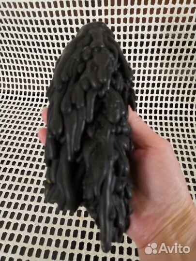 Кусок оплывшей резины Странная штука