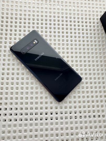 Samsung Galaxy S10+ (Snapdragon 855), 8/128 ГБ