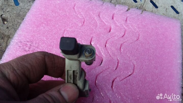 Датчик положения коленвала VW Audi Skoda Seat