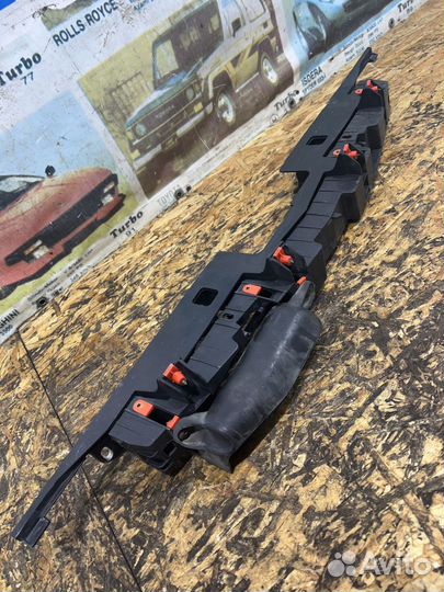 Кронштейн переднего бампера Опель Астра J