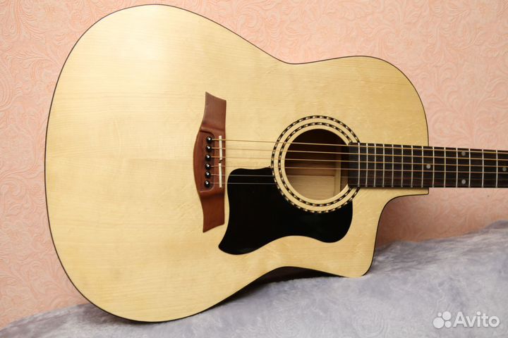 Акустическая гитара