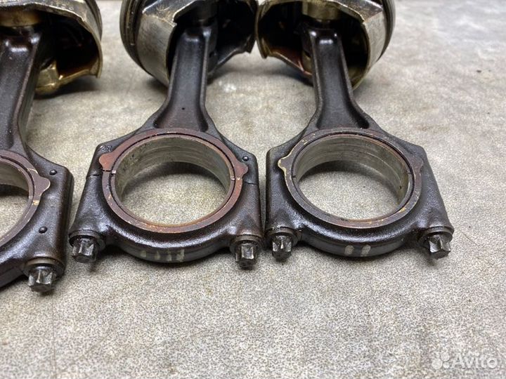 Поршень с шатуном Лада Приора 1.6 21126 2010