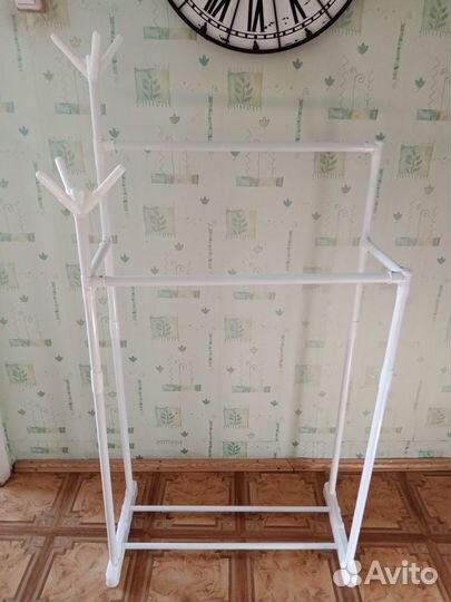 Продам вешалку для одежды напольную металлическую
