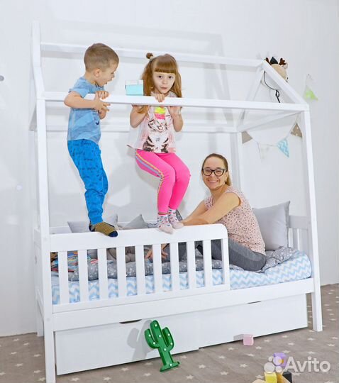 Детская кровать домик
