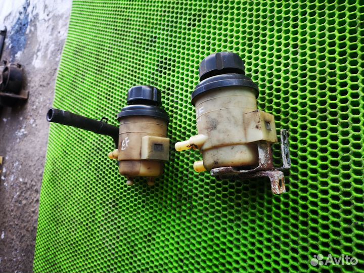 Бачок гура на Hyundai Sonata IV EF 01-12