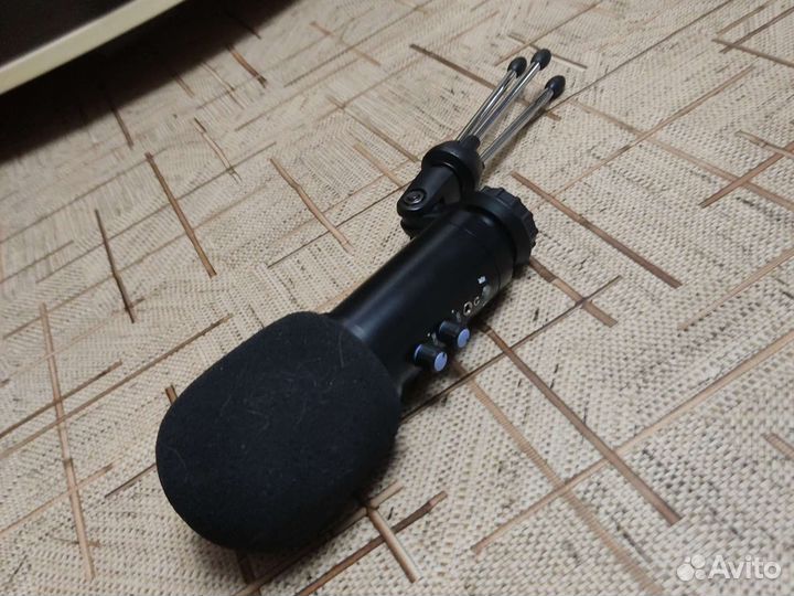 Студийный микрофон