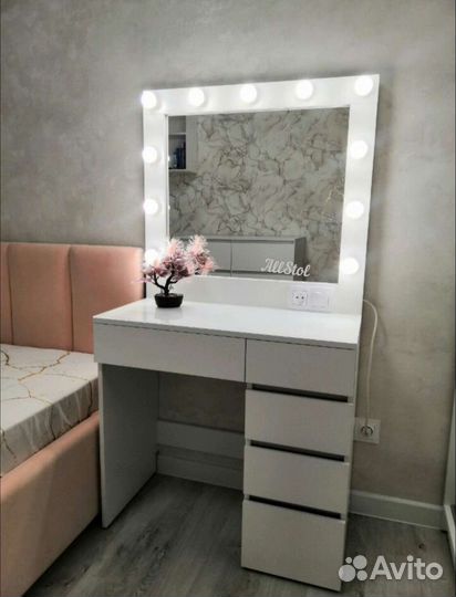 Туалетный столик Гримерное зеркало