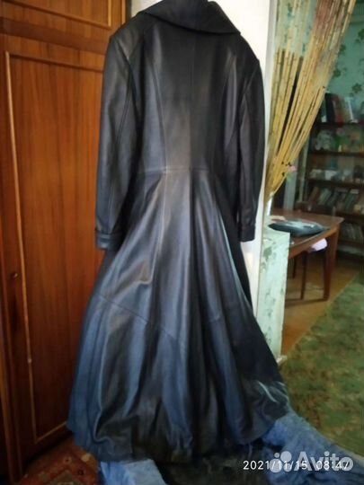 Кожаное зимние пальто с песцом