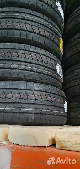 Roadmarch Winter XPro 888 265/60 R18