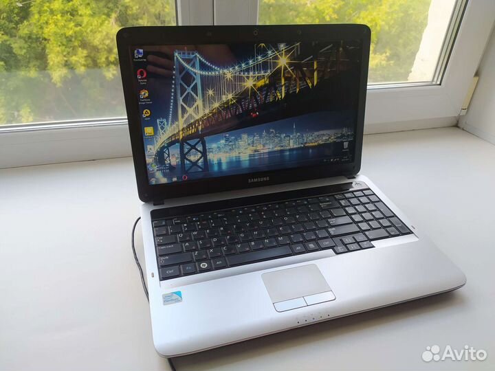 Отличный ноутбук Samsung без диска