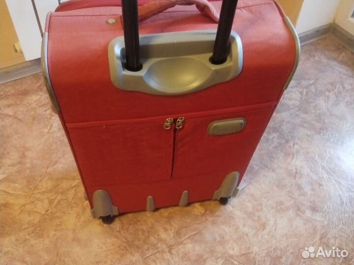 Чемодан на колесах