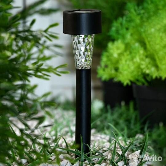 Садовый светильник на солнечной батарее