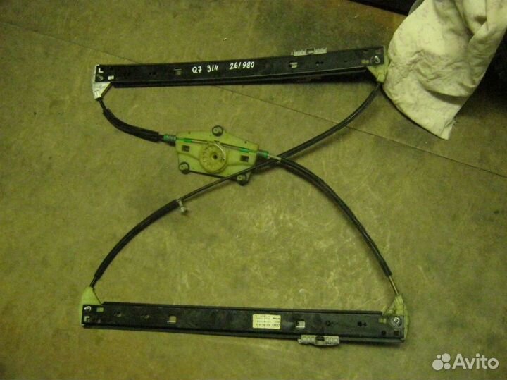 Стеклоподъемник задний левый Q7 (4L)