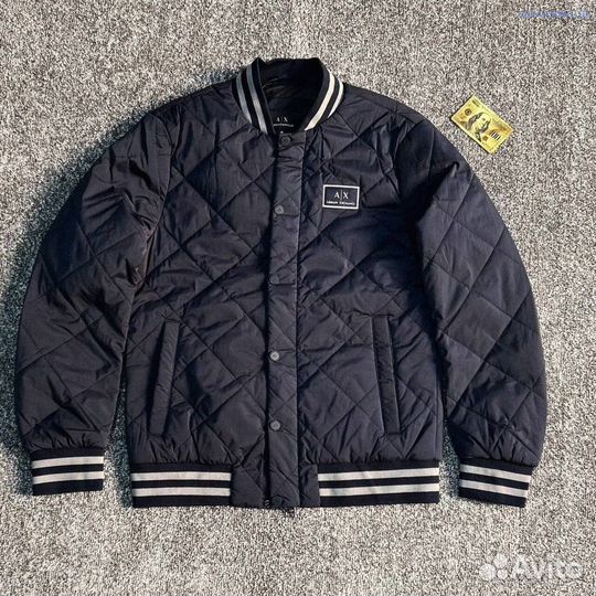 Бомбер Armani Exchange: стиль в каждой детали