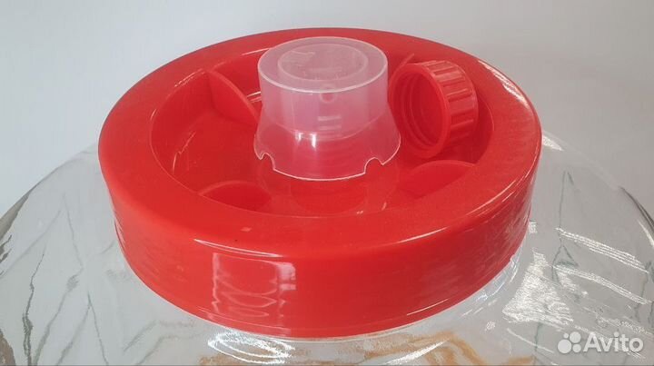 Банка с гидрозатвором