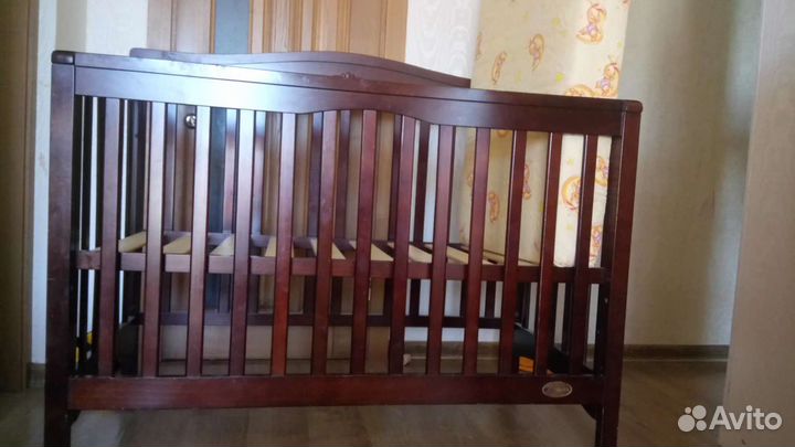 Очень легкая коляска 2*1,кроватка,матрас