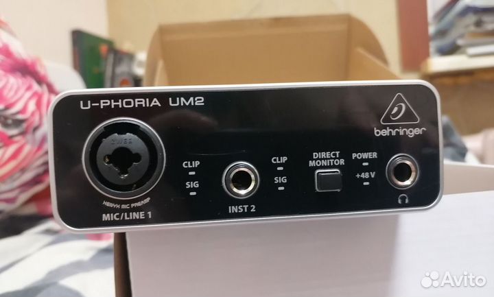 Звуковая карта behringer um2