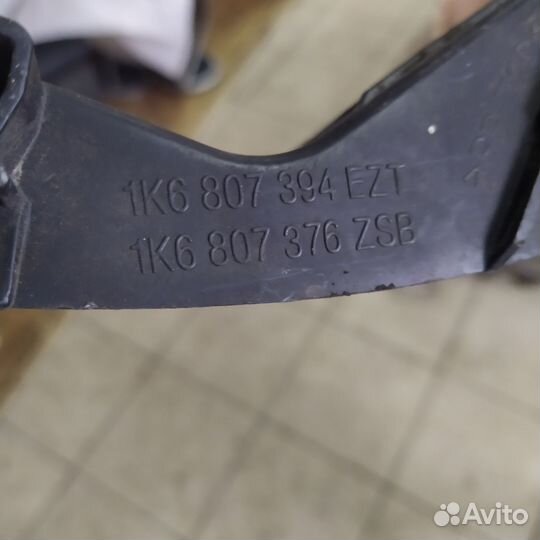 Кронштейн бампера задний правый volkswagen golf