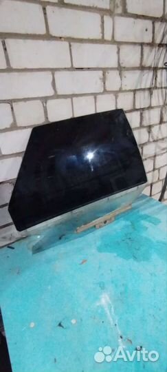 Заднее правое стекло приора