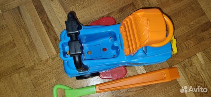 Машинка каталка толокар с ручкой