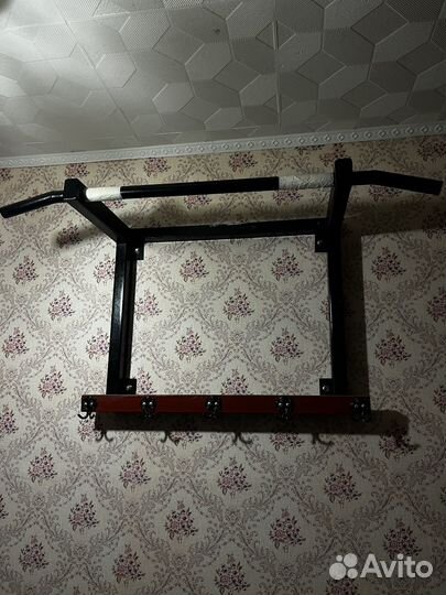 Турник настенный