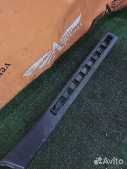 Накладка порога левая Volkswagen Touareg