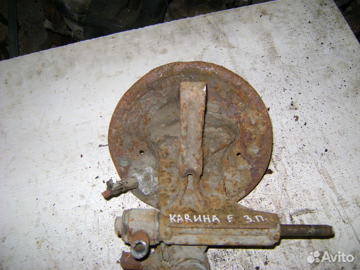 Кулак задний правый Toyota Carina E