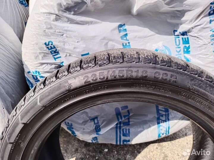 Triangle Snowlink TWT02 235/45 R18 100