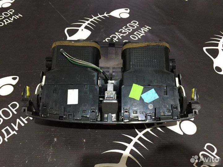 Центральный дефлектор обдува Toyota Auris E150 1.6