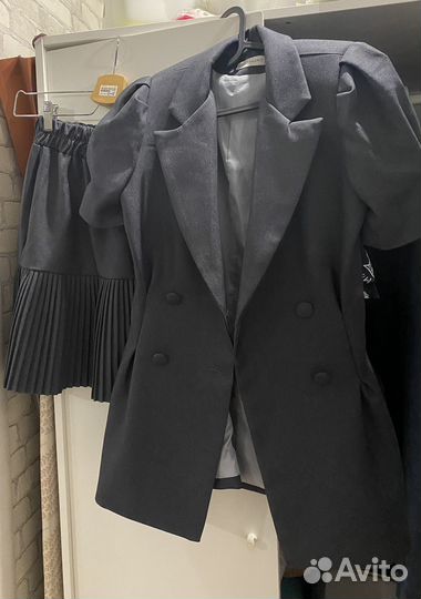 Серый костюм