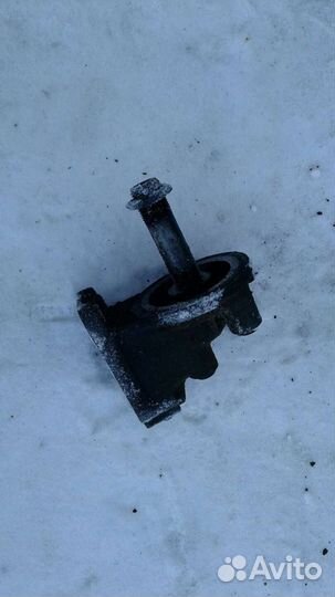 Кронштейн масляного фильтра Фольксваген гольф 1,8