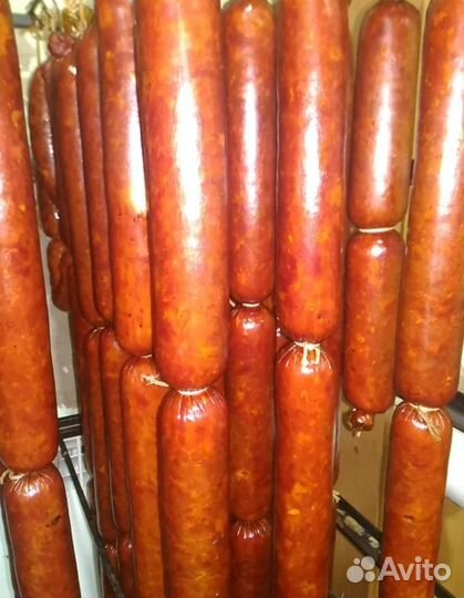 Домашняя колбаса из мяса говядины, свинины