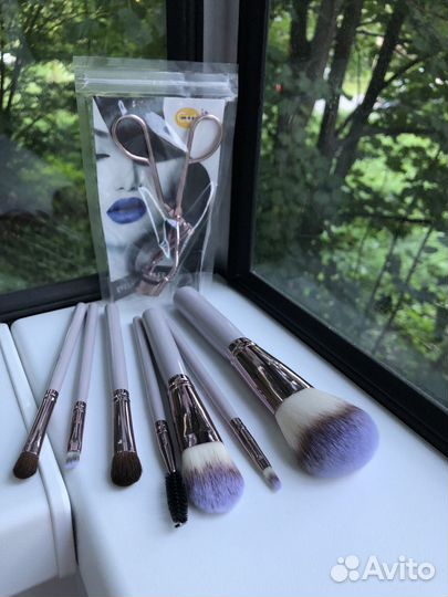 Набор кистей для макияжа с кёрлером